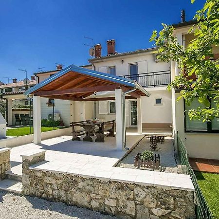 Charming Beachfront Holiday Home In Porec Exterior photo