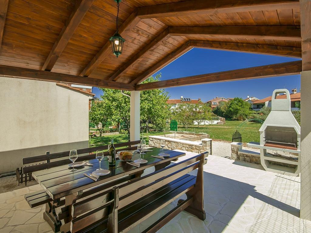 Charming Beachfront Holiday Home In Porec Room photo