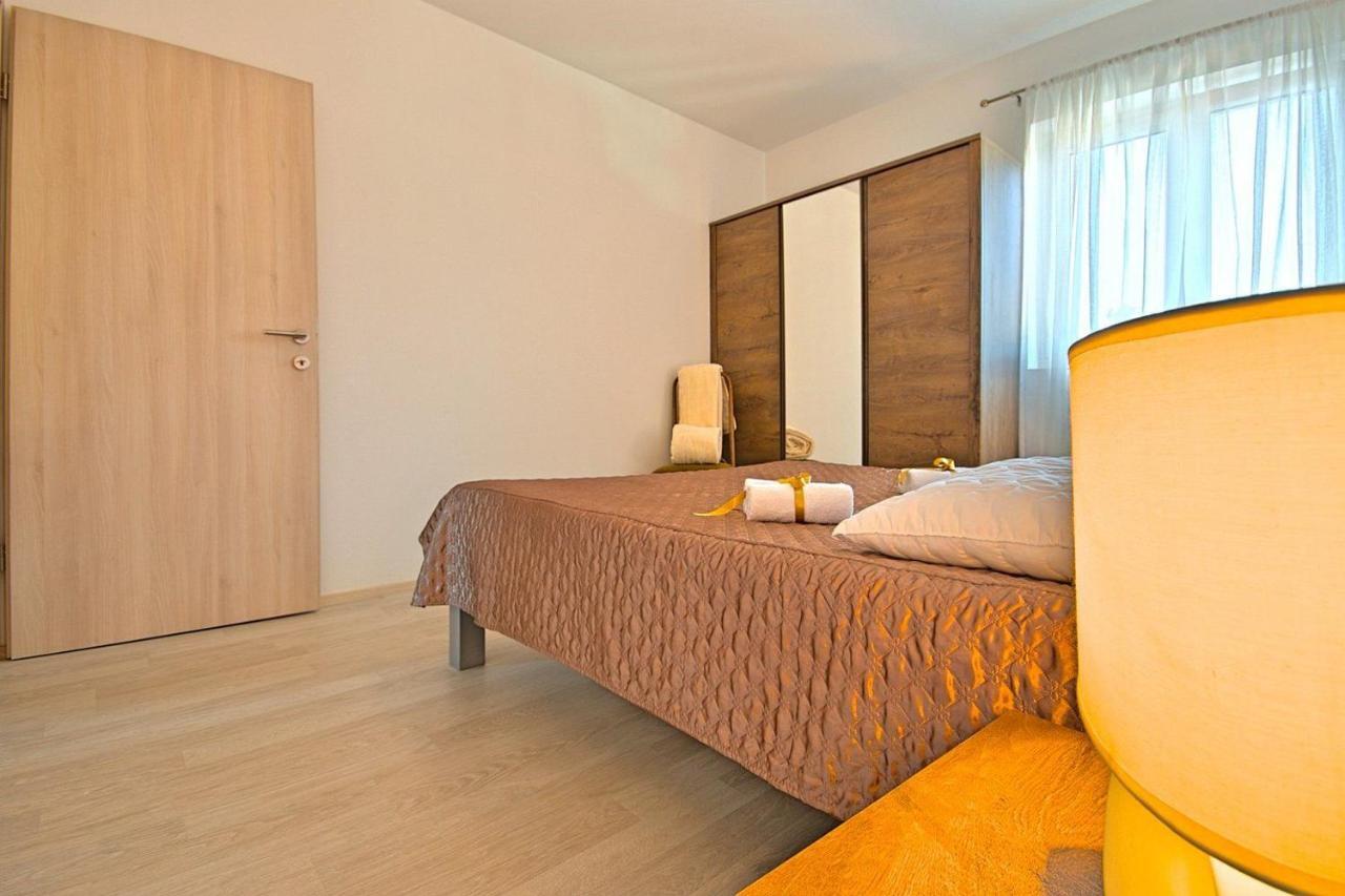 Charming Beachfront Holiday Home In Porec Exterior photo