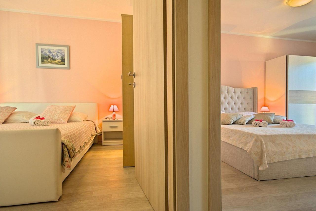 Charming Beachfront Holiday Home In Porec Exterior photo