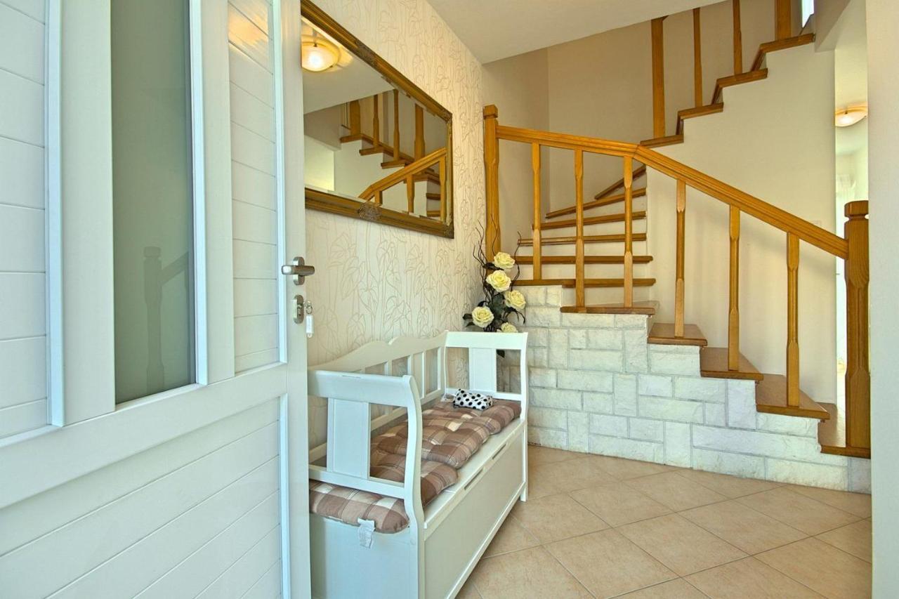 Charming Beachfront Holiday Home In Porec Exterior photo
